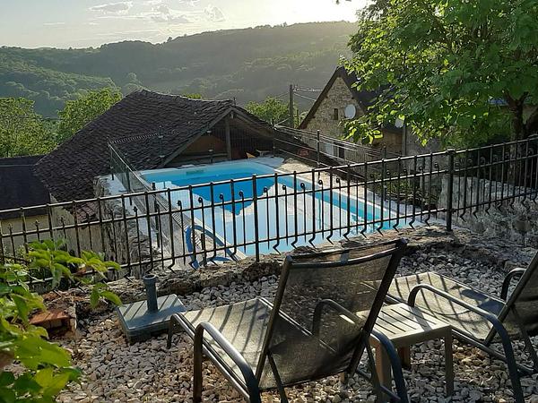 Vakantiehuis Frankrijk met Zwembad FermePostel Zonneterras