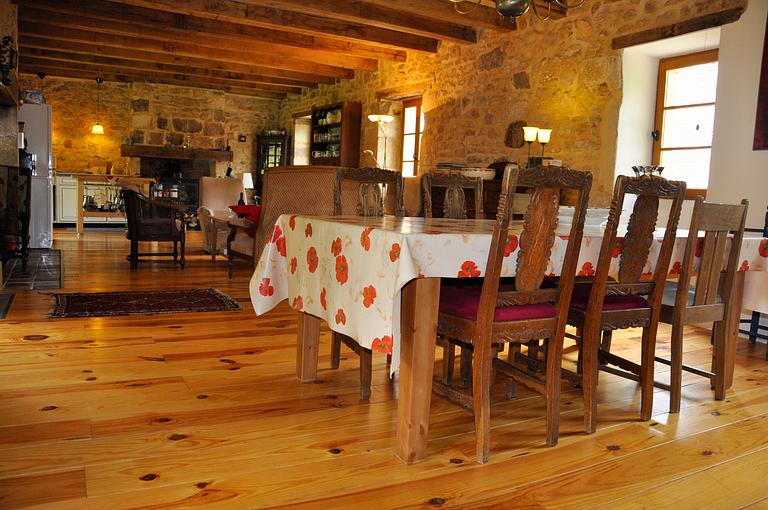 Vakantiehuis Frankrijk met Zwembad FermePostel Eettafel